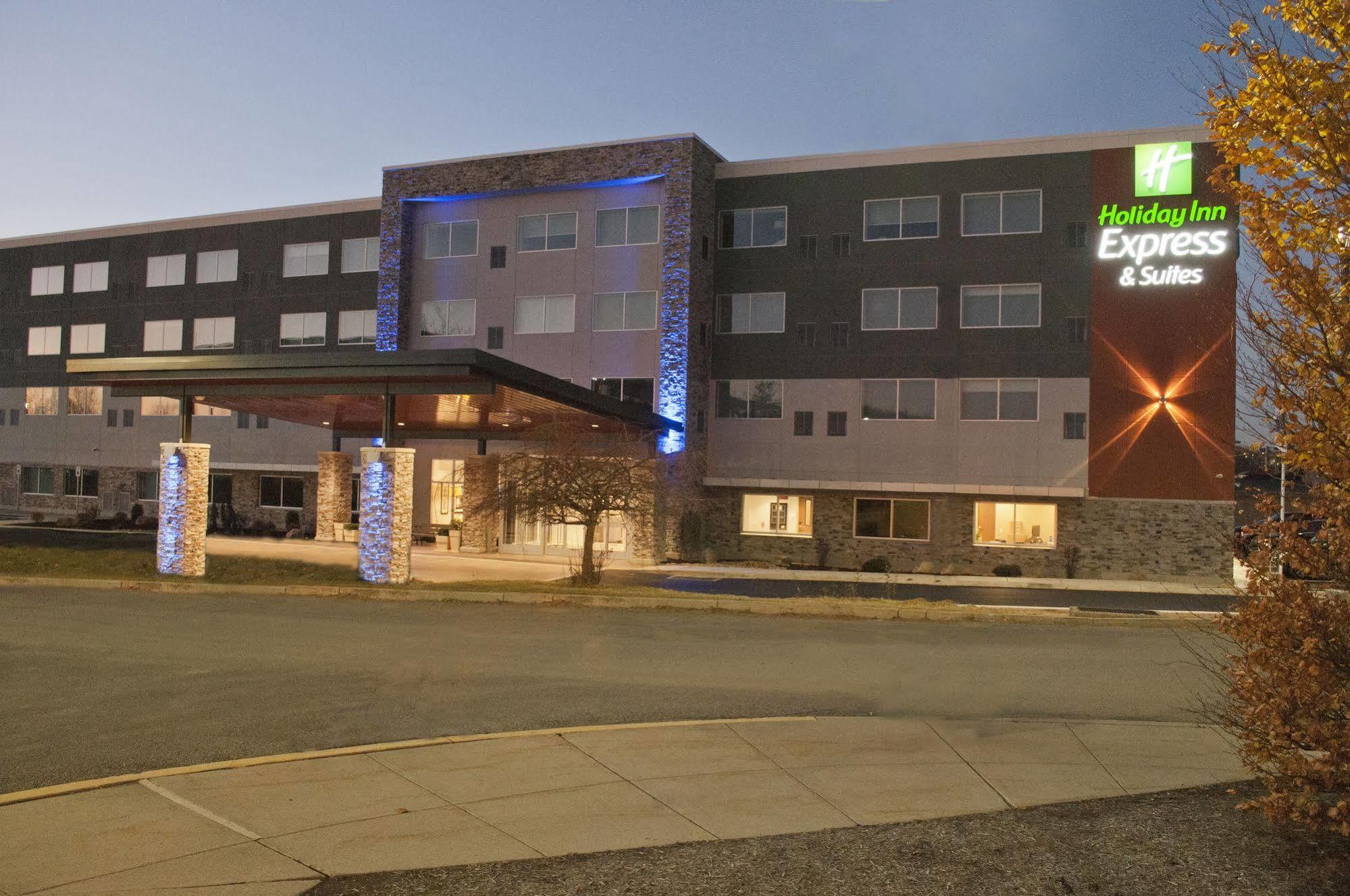 Holiday Inn Express & Suites Johnstown, An Ihg Hotel Exterior foto